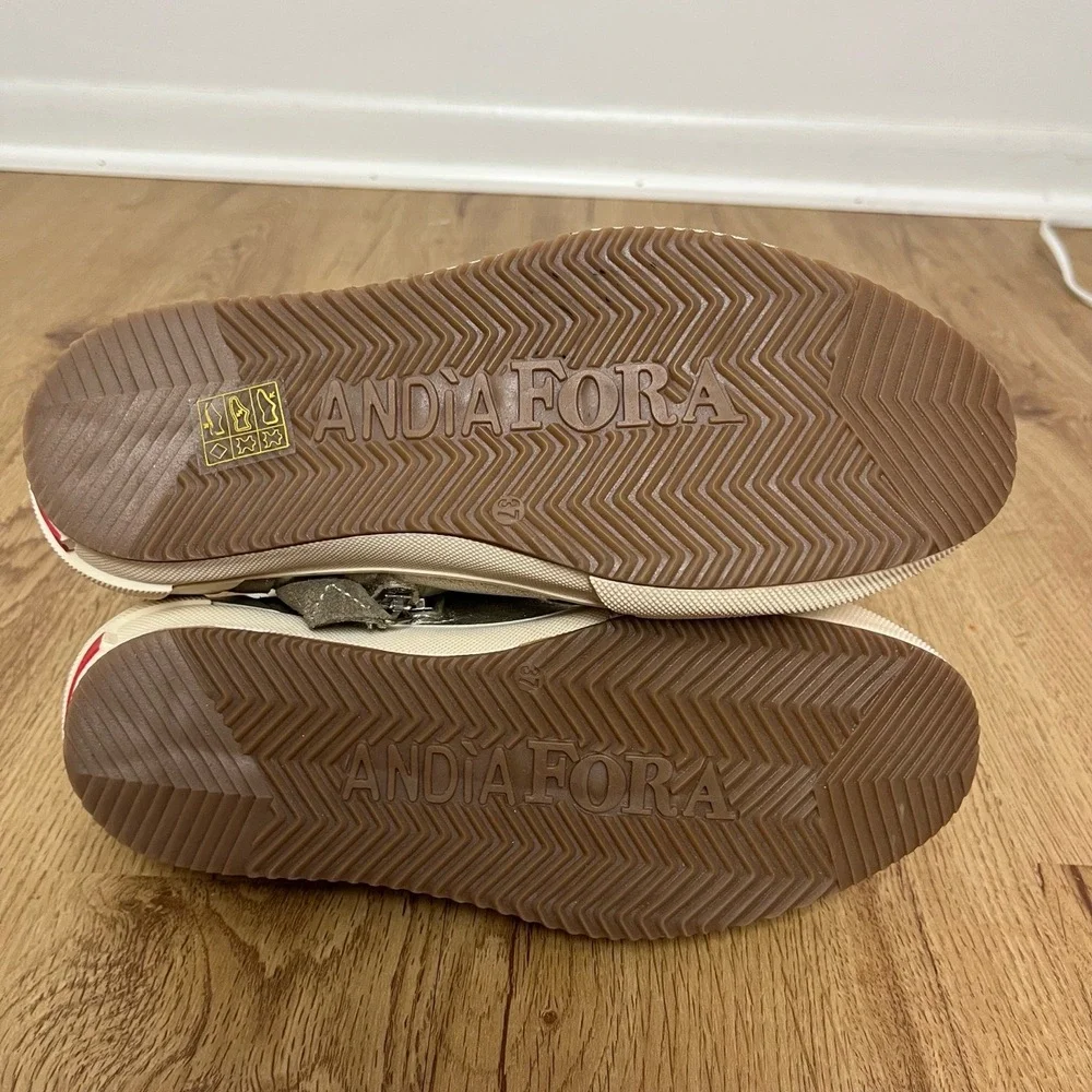 Andia‎ Fora Beige Metallic Silver High Top Side Zipper Lace Up Sneakers Size 39